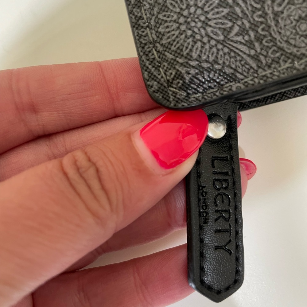 Liberty London For British Airways First Class Black Paisley Toiletry Bag - Picture 6 of 10